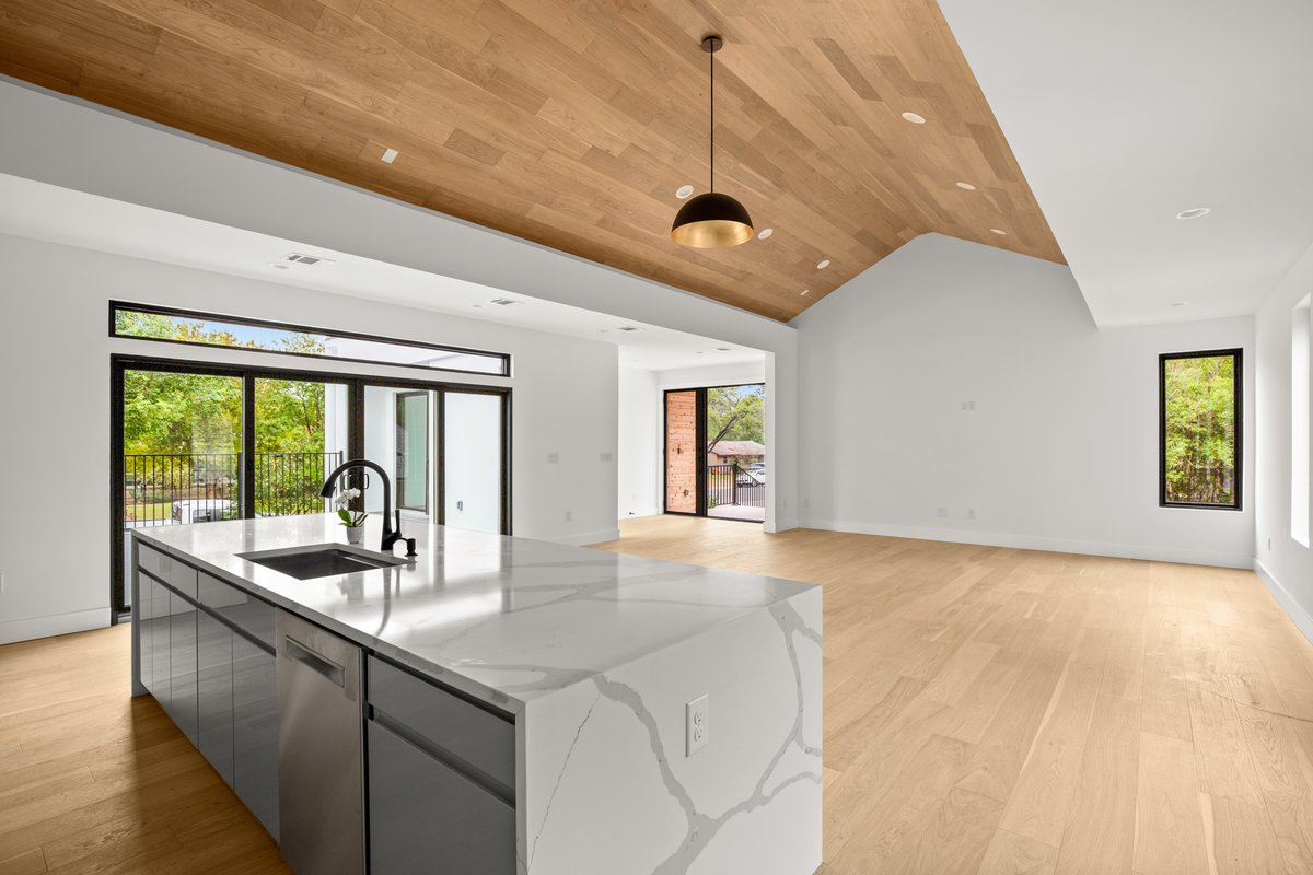 FrecciaGroup's tweet photo. New custom build in 78723 📍
#customhomebuilder #simplekitchen #custombuilder #newhomebuild https://t.co/zzWfPYaXVY