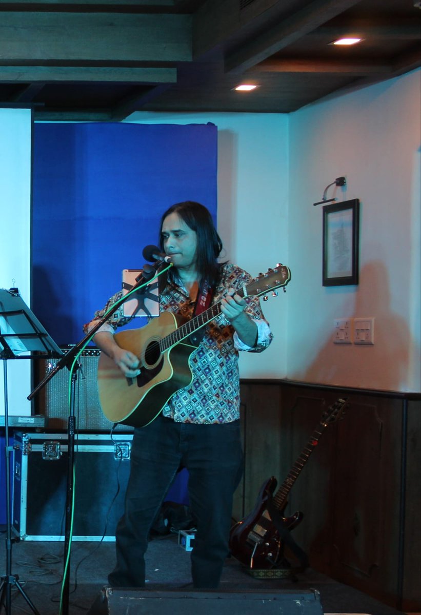 tukiguitarman's tweet photo. From our gigs- "Hanoi to Woodstock" at Bengal Club and Live at Someplace Else
#Woodstock #Krosswindz #Concert #BengalClub #Kolkata #SongsFromWoodstock #Hanoi
#Krosswindz #Live #Concert #SomeplaceElse #RockConcert #Gig #Rock #electric #improvisation #Schecter #Groove #AltRock https://t.co/iobR6D520q