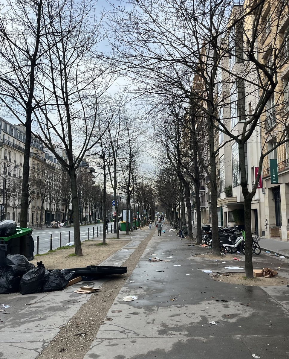 Je suis outrée de voir l’état de la ville de Paris aujourd’hui. 
Quand cela devient un problème sanitaire et d’hygiène, rameutant des rats et des souris, il ne s’agit plus d’opinion politique. 

Quand allez-vous arrêter cette catastrophe <a href="/Anne_Hidalgo/">Anne Hidalgo</a> ?