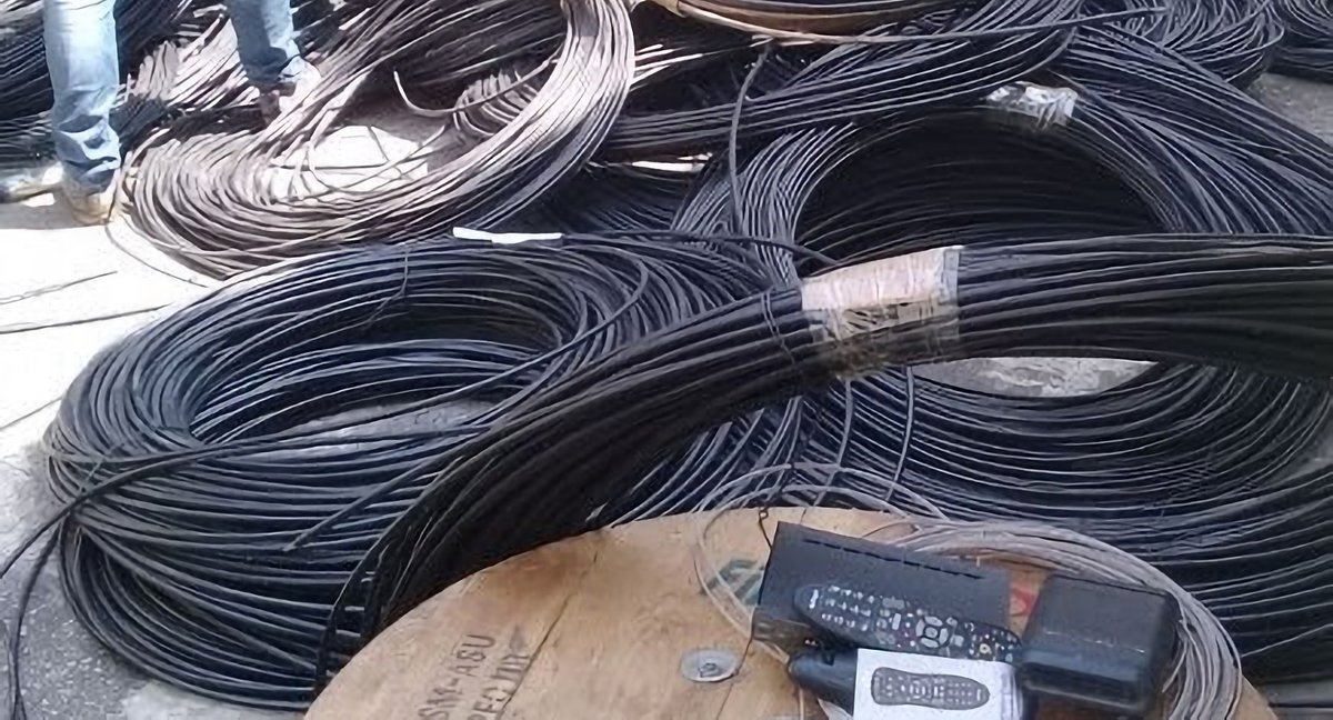 TeletimeNews's tweet photo. RK faz proposta para comprar sucata de cobre da Oi https://t.co/bHWeV0Lz5u #teletimenews https://t.co/bMTL5Jj9MO