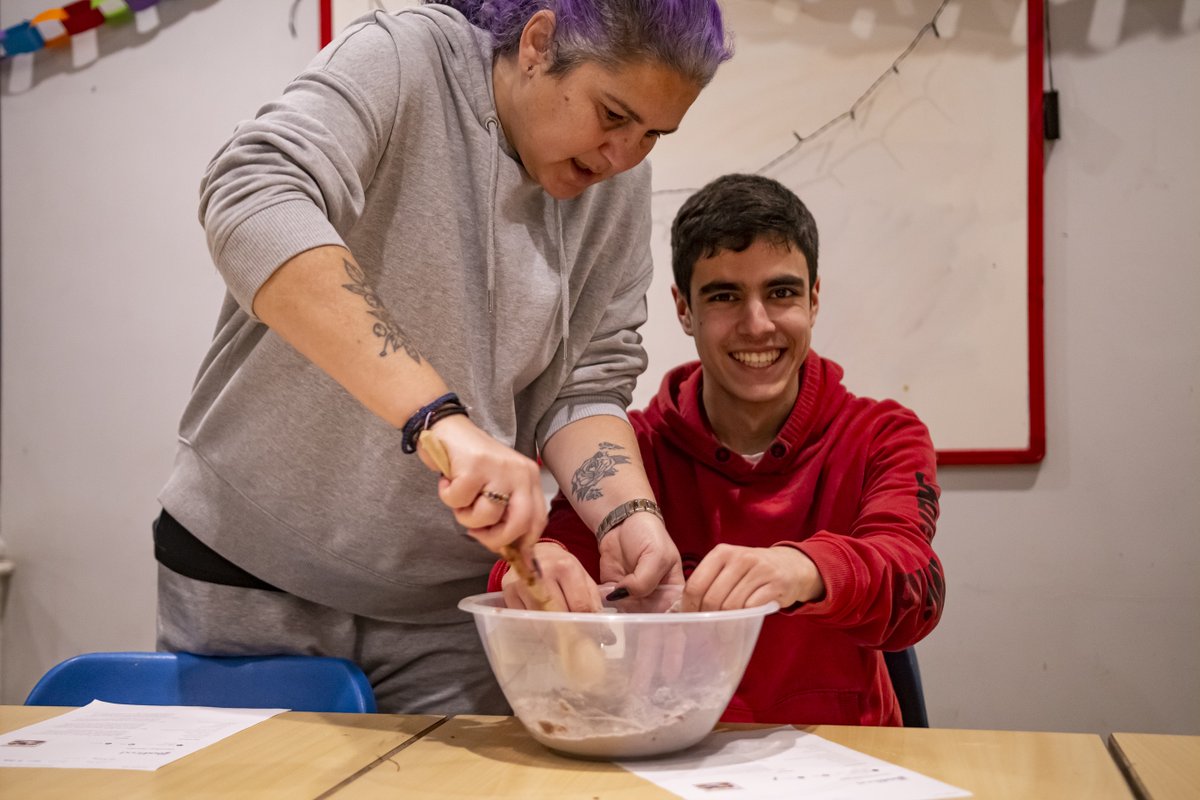 ResourcesAutism's tweet image. Love that smile. What interest gives you a smile like this?

#autism #autismclub #autismfun #cooking #NeurodiversityWeek
