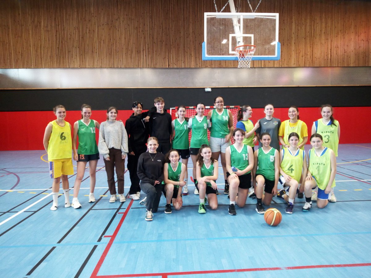 Mercredi 15 mars, l'équipe minime féminine du collège d'Uzerche jouait la finale départementale de basket. A l'issue d'un match très engagé, elles ont remporté le match face à l'équipe du collège de Lubersac sur le score de 72 à 59. Félicitations à l'equipe.