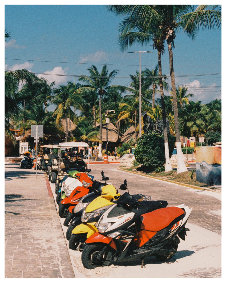 eunicebeck's tweet photo. postcards from isla mujeres https://t.co/POihFB10BY