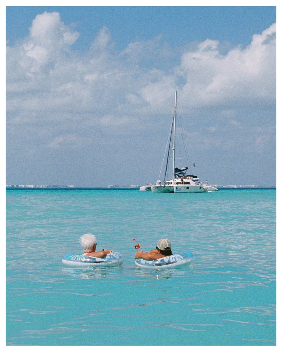 eunicebeck's tweet photo. postcards from isla mujeres https://t.co/POihFB10BY