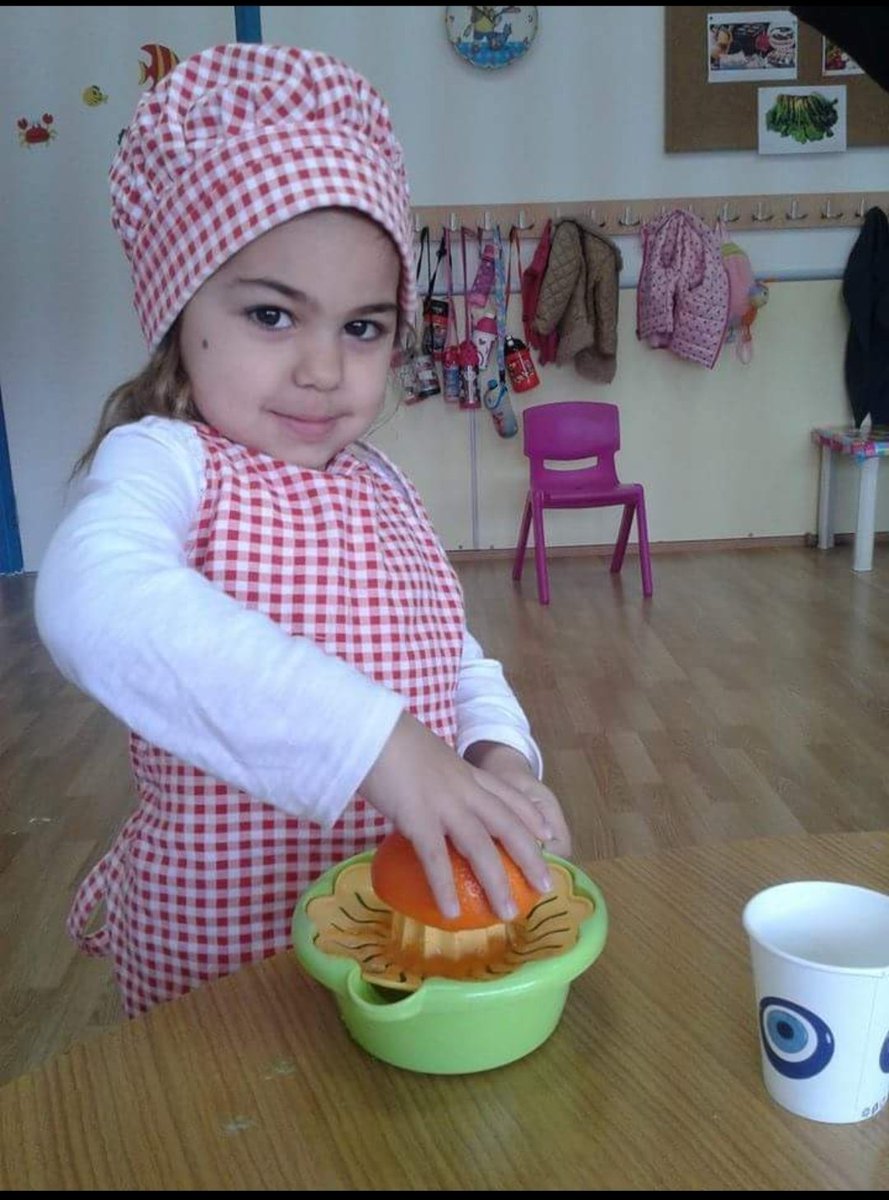 Aklımdasın işte her an
Nereye baksam sen varsın
Aldığım her nefeste
Kokladığım her çicekte
Dinlediğim her şarkıda
Gökyüzündeki her yıldızda
Kıyıya vuran her dalgada
İçtiğim her yudumda
Sümeyra Muştu OKŞAN
SAHİL im  Seni çok 
ÖZLEDİM  Ballı Böreğim
❣️❣️❣️❣️❣️
#isiaskastencinayet