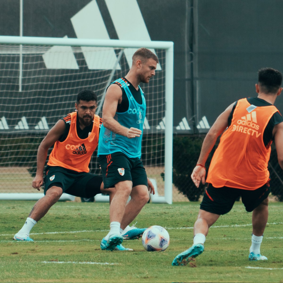 RiverPlate's tweet photo. 📍 River Camp.
 💪 Miércoles con todo.

#VamosRiver ⚪️♥️⚪️ https://t.co/Mlso4PGyN4