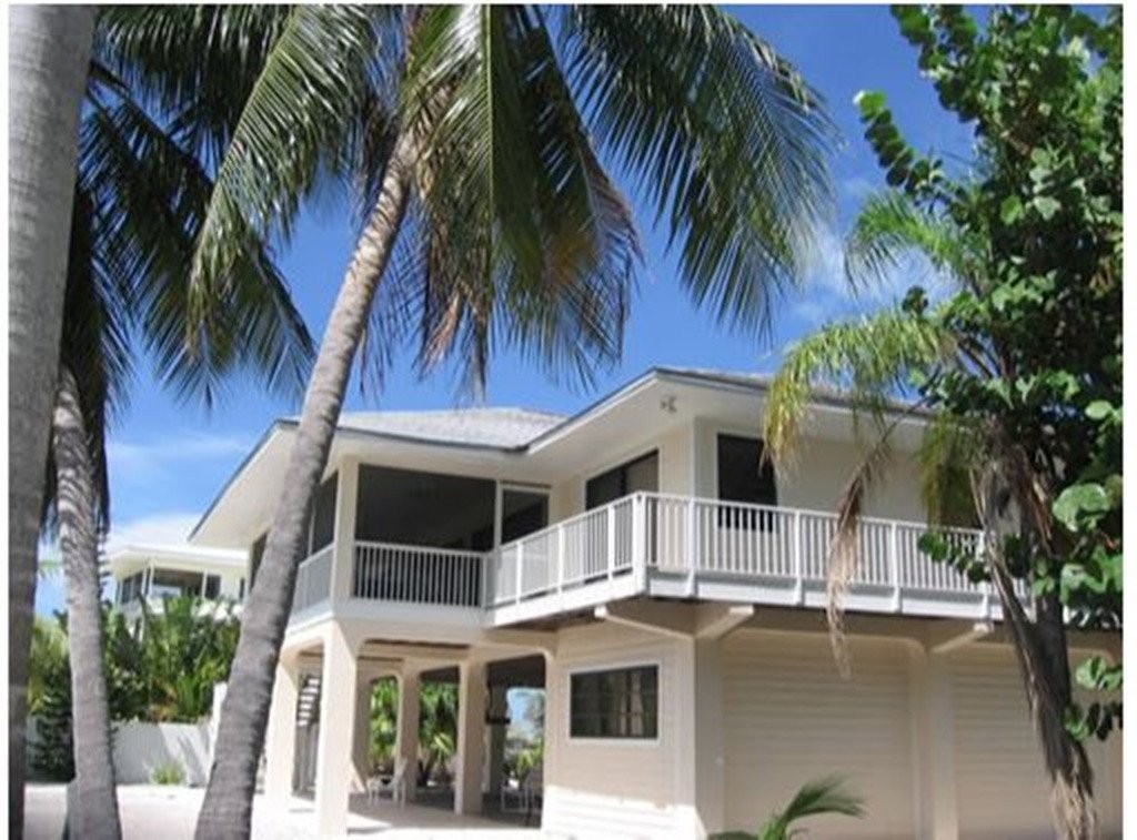rentbyhost's tweet image. Escape to paradise with this stunning Sugarloaf Key home just 20 minutes from Key West! Enjoy nearby access to boating, fishing, and kayaking, plus the convenience of local restaurants.🌴🌅⛵ #sugarloafkey #keywest #paradiseliving #Flordia #findhomeaway