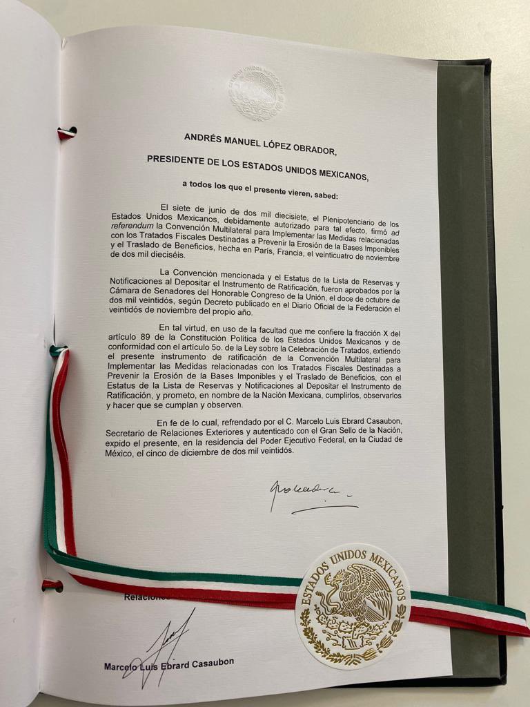 DelegamexOCDE's tweet photo. 📢Emb @sybelg deposits @GobiernoMX's instrument of ratification of #MultilateralConvention on #TaxTreaties to combat #BEPS🤝
#InclusiveFramework @OECD/@g20org @GPerezinParis

🇲🇽signed the #Convention in Jun 2017 &amp; was ratified by the @senadomexicano in Oct 2022. @lopezobrador_ https://t.co/y3zvuNTIEt