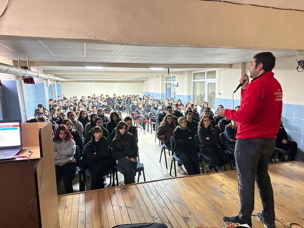 İlk Yardım kahramanları çekirdekten yetişiyor.
Ortaöğretim Kurumlarımızda Öğrenci Farkındalık egitimlerimizi gerçekleştiriyoruz.
#gorevimizilkyardim
<a href="/tcmeb/">Millî Eğitim Bakanlığı</a>
<a href="/meb_dhgm/">Destek Hizmetleri Genel Müdürlüğü</a> 
<a href="/mebisgb/">İşyeri Sağlık ve Güvenlik Birimi Daire Başkanlığı</a> 
<a href="/OzilLevent/">Dr. Levent Özil🇹🇷🇹🇷🇹🇷</a> 
<a href="/ozkan_meb/">Özkan AVCI</a> 
<a href="/cemalunal_/">C.ÜNAL</a> 
<a href="/bursailmem16/">Bursa İl Millî Eğitim Müdürlüğü</a> 
<a href="/bursaisg/">Bursa İL MEM İSGB</a> 
<a href="/SeyitAliBuyuk/">Seyit Ali Büyük</a> 
<a href="/yunusbulut1216/">Yunus BULUT</a>