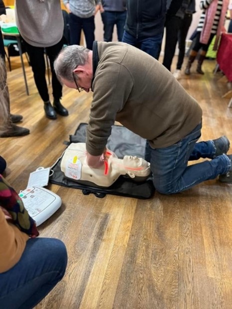 OFFICIALWMAS's tweet image. In the ambulance service we know just how important #CPR and early #defibrillation is when there's a cardiac arrest.

Recently Weston and Alstonfield CFRs taught over 30 people how to do both.  That's 30 more people who are now #lifesavers.

Find more at wacfr.com