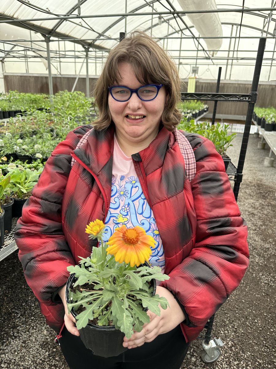 ANewLeafInc's tweet image. It's almost time to say goodbye to winter and hello to spring! Our clients are busy preparing perennials and annuals for our garden centers, and we can't wait to share what they've been working on. 

#springplants #shoplocalok #greencountry