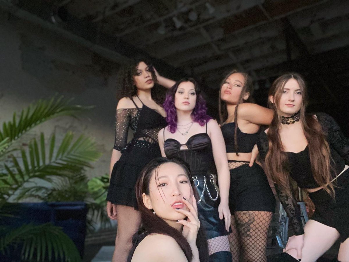 DearDaisy_twt's tweet photo. We’re SO stoked about our first release as 5 👀 #deardaisy #girlgroup #comingsoon #music #independentartist https://t.co/RhLOnXzEKC
