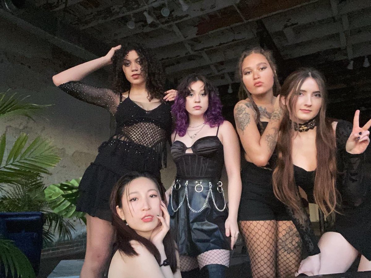 DearDaisy_twt's tweet photo. We’re SO stoked about our first release as 5 👀 #deardaisy #girlgroup #comingsoon #music #independentartist https://t.co/RhLOnXzEKC