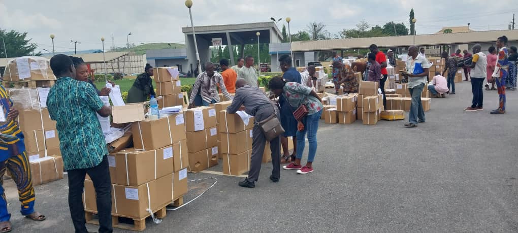 Ondoeyee's tweet photo. Ahead of Saturday's House of Assembly election in Ondo state, @inecnigeria has distributed both the sensitive and non-sensitive materials for the weekend exercise amid tight security. https://t.co/Vg4HZcWlJ5