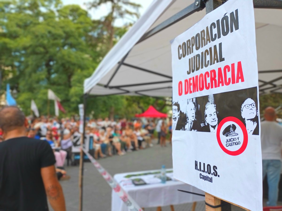 DemoSinMafia's tweet photo. En apoyo al juicio político a la Corte Suprema de Justicia y contra el intento de proscripción a Cristina Fernández de Kirchner.

Camino a las marchas y actos del 24 de marzo en todo el país: ¡Corporación judicial NUNCA MÁS! https://t.co/iak4GhuQxp