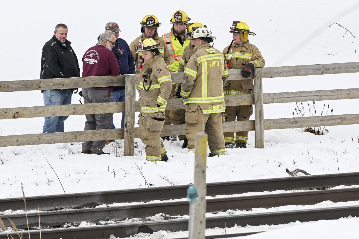 EricaPhotog's tweet photo. Fatal train accident with Amtrak train and pedestrian, fire and police on scene, in #FortPlain https://t.co/PjDxLvYl20