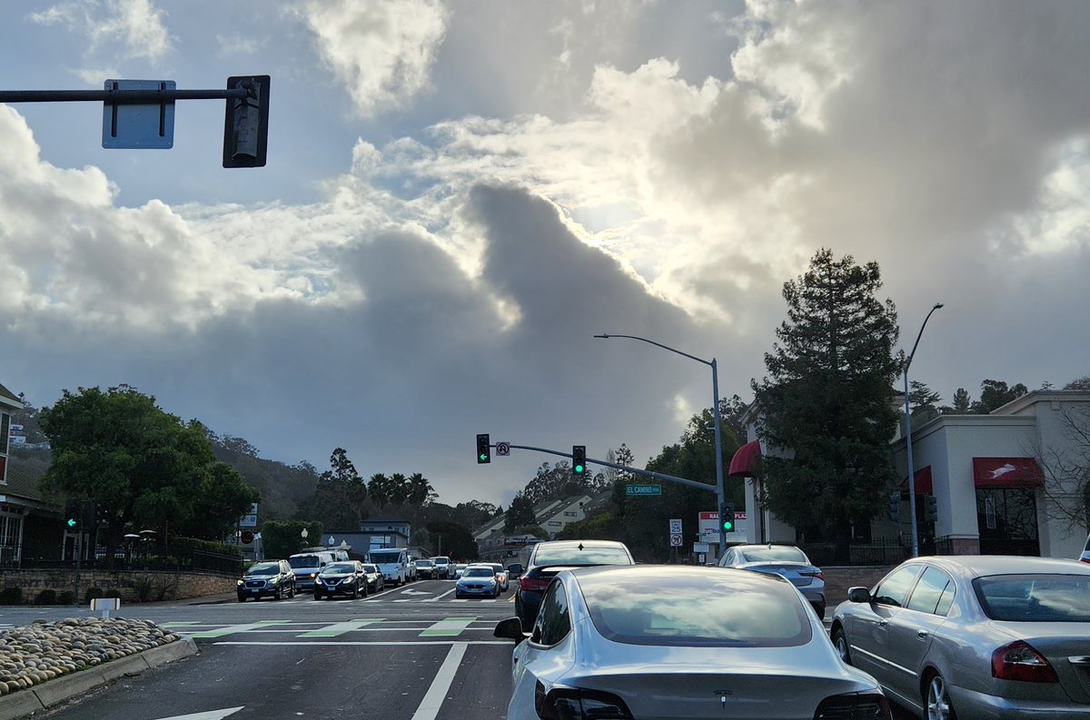 mybelmont's tweet photo. Hey #BelmontCA, #streetlightsout are out at the following intersections:
oRalston at Alameda
oRalston at South
oRalston at 6th
oRalston at El Camino
oRalston at 101 south bound off ramp
#4WayStop rules in place.
@belmontcapolice https://t.co/j6CZzygsY5