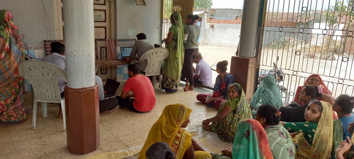 આજરોજ ગારીયાધાર તાલુકાના ડમરાળા ગામે ઇ શ્રમ કાર્ડ કેમ્પ દરમિયાન પાત્રતા ધરાવતા ૧૦૨ શ્રમિકો ના કાર્ડ ઇસ્યુ કરવામા આવ્યા..જેમા ટી.એલ.ઇ/વી.સી.ઇ/આશા વર્કર વગેરે નો સહકાર મળેલ..કેમ્પ દરમિયાન TDO સાહેબ દ્વારા રૂબરૂ મુલાકાત લઈ જરૂરી માર્ગદર્શન આપેલ
<a href="/Collectorbhav/">Collector & District Magistrate Bhavnagar</a>
<a href="/BhavnagarDdo/">DDOBhavnagar</a>
<a href="/CMOGuj/">CMO Gujarat</a>