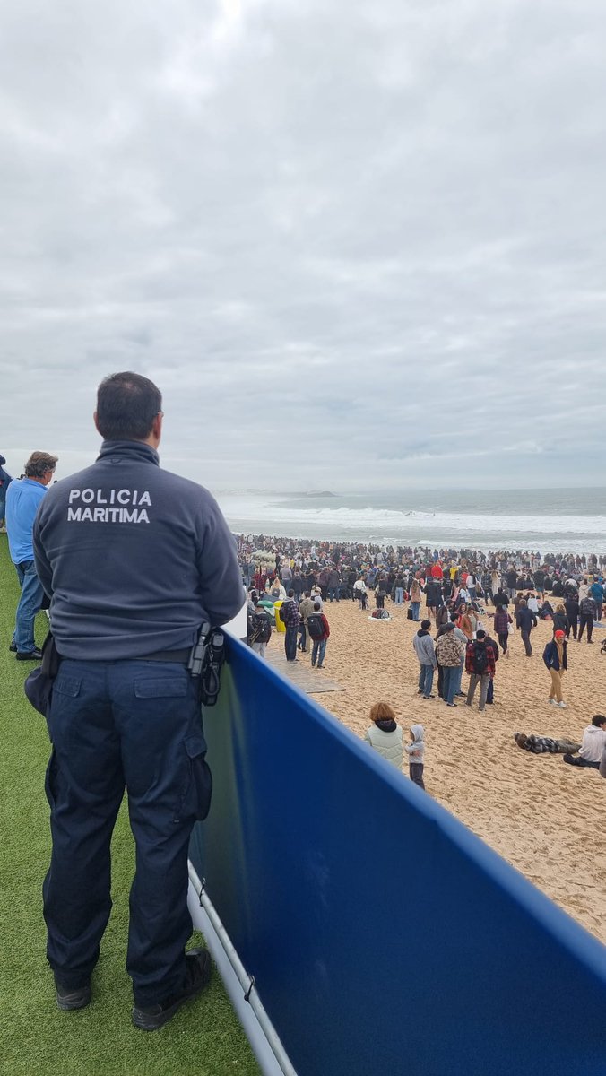 Os elementos dos Comandos-locais da Polícia Marítima de #Peniche e de #Lisboa integraram, o dispositivo de segurança e socorro da terceira etapa do #WorldSurfLeague que decorreu na praia de Supertubos, em Peniche.

Veja a notícia em facebook.com/AutoridadeMari…