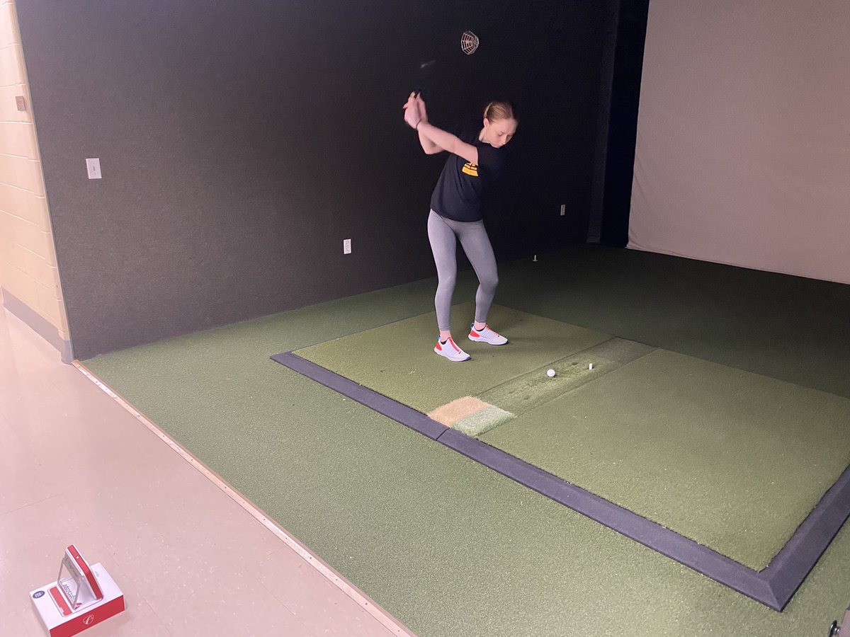 UWOGolf's tweet photo. Our spring season started this week‼️ We are really excited to get some work in before spring break ⛳️🏌️♀️😄
#mefirstforus #GoldStandard
@UWOshkoshTitans https://t.co/Mf7FPlOxSz