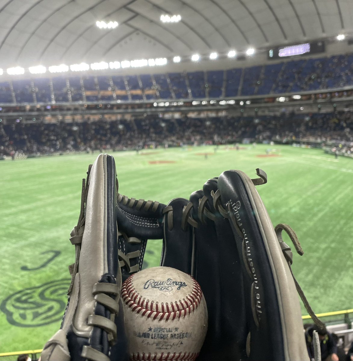 RightEyeLisa122's tweet photo. 練習をしていたオーストラリアの選手が投げたボールを捕りました😻
ありがとうございます😻✨
私はオーストラリアの勝利を祈っていました😿
次のWBCでオーストラリアがもっともっと勝つようにもっと強く祈ります❗️🇦🇺✨
Let's go Aussie❗️🇦🇺💕✨
#WBC #Australia #LetsgoGeorge https://t.co/6o20AxJf5u