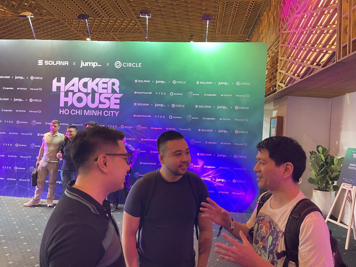 DoraHacks's tweet photo. Had a great time meeting hackers and partners at @hackerhouses 🫡
📍Ho Chi Minh City https://t.co/tk298Rtf2T