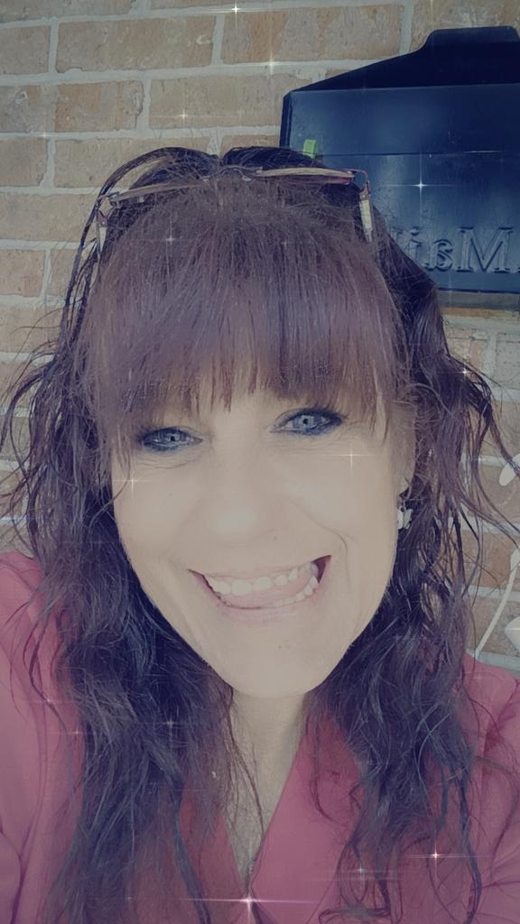 Smiles3846's tweet photo. I just want to say I hope everyone's having an awesome day today and I hope you smile so big that it makes your soul want to Dance.. https://t.co/APEvIIgWhY