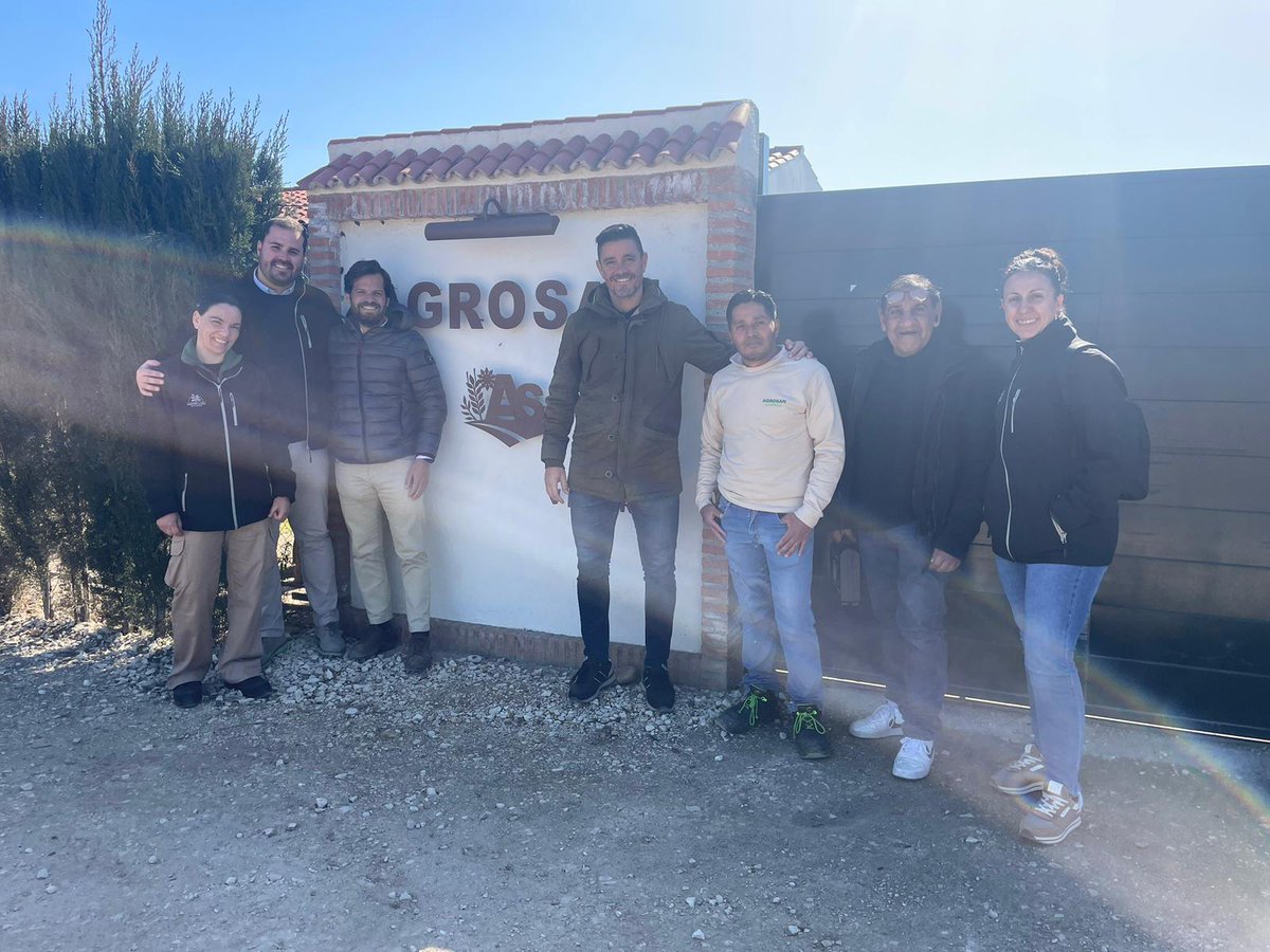 Agromillora_'s tweet photo. El equipo Técnico y de Producción de Extremadura hemos visitado a los amigos de @AGROSAN 🌱donde hemos podido hacer el seguimiento de la plantas de #almendro sobre los portainjertos #Rootpac20, #RootpacR y #GF  

👏Viveros @AGROSAN es un vivero #SES de AGROMILLORA. https://t.co/soO9KRbXw8