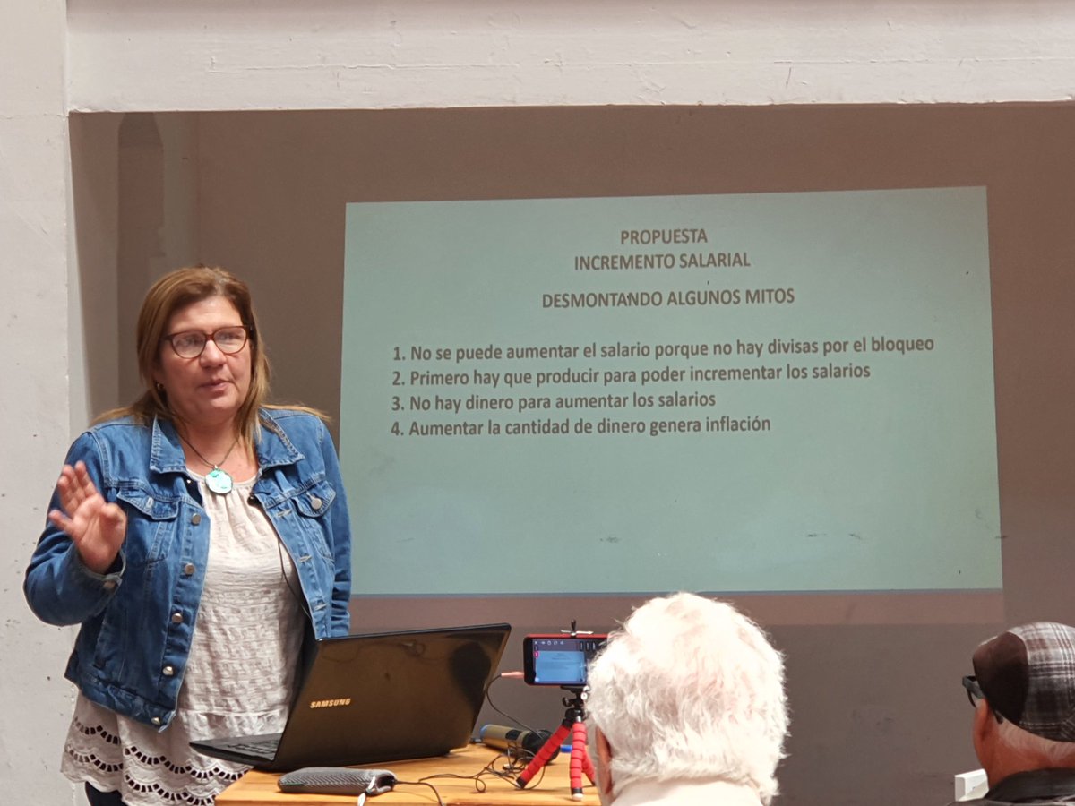 MariaesPueblo's tweet photo. PROPUESTAS coyunturales para enfrentar crisis:
1.- Indexacion d la economía y con ello los Bs. circulantes, salarios, Precios y Presupuesto. Si varía el tipo d cambio petro/bs automáticamente varía y equilibra la economía y 2. La otra medida es el incremento d salario progresivo https://t.co/b0YCWGSGZ2