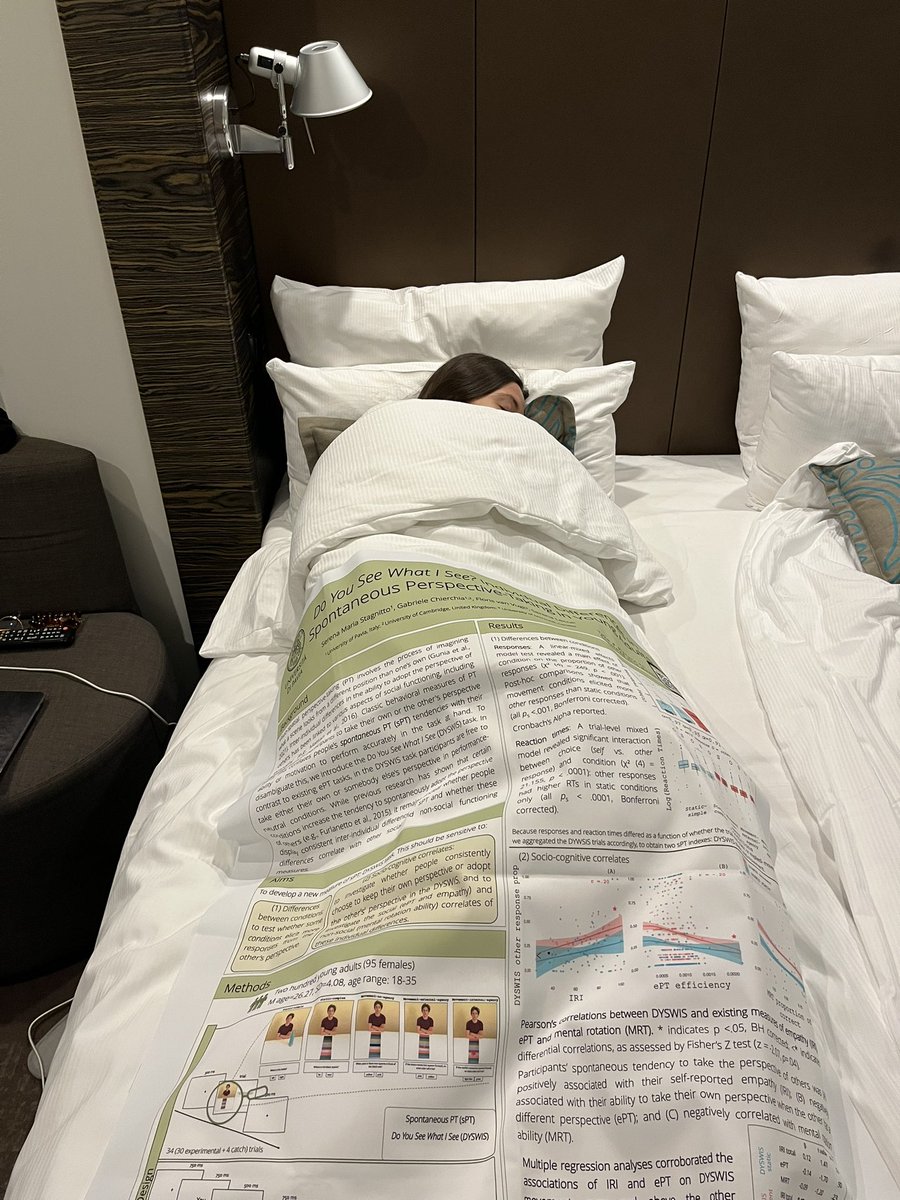 serena_stag's tweet image. Curious about the pros of a foldable fabric poster? 🙃#icps23be
