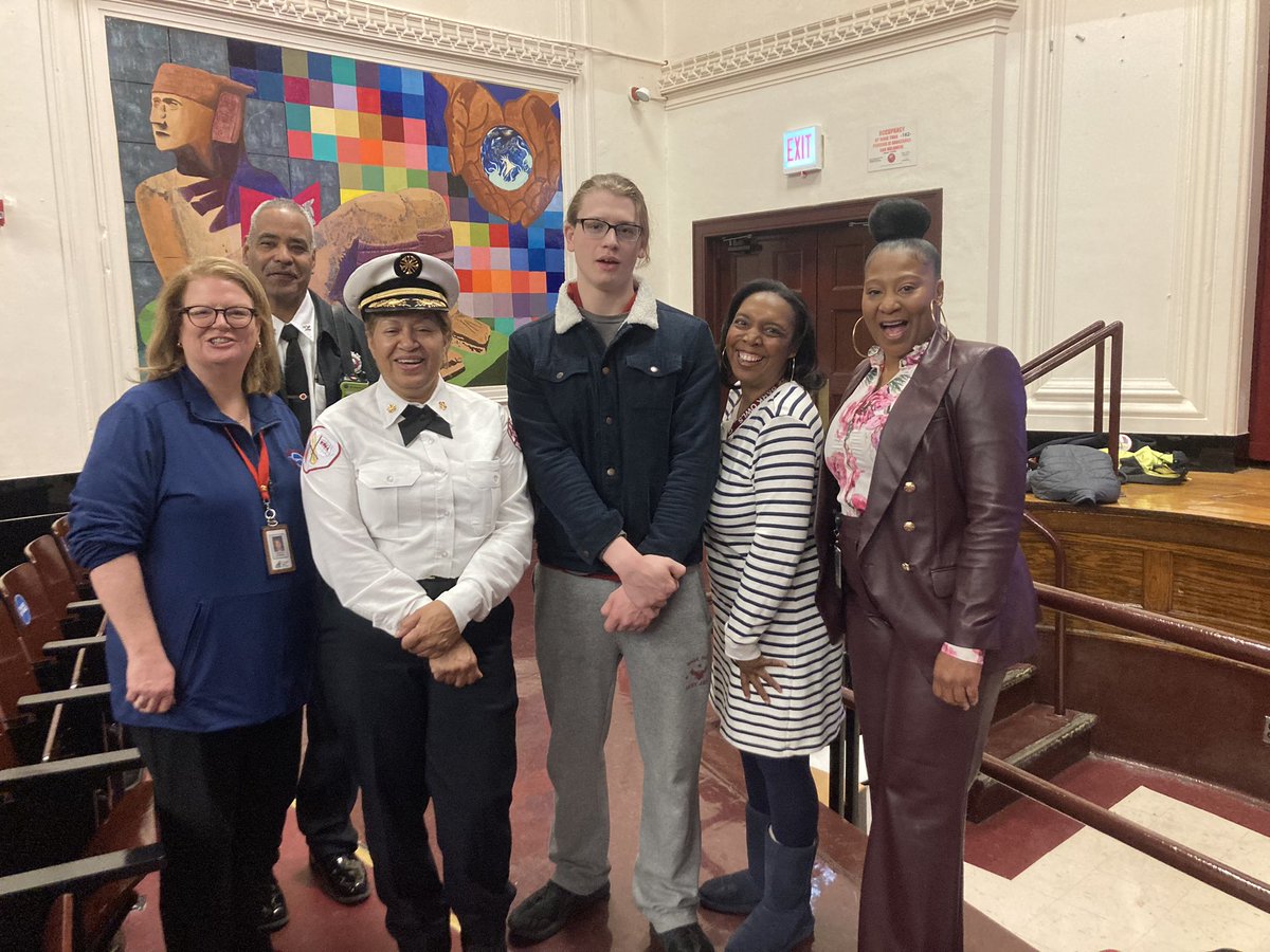 CPSCareerReady's tweet photo. Thank you @CFDMedia Commissioner Nance-Holt for speaking with @GageParkHS students today about @ECCECPS opportunities! #CPFTA @CPSNetwork16 @ChiPubSchools https://t.co/8FiY2CQ0D0