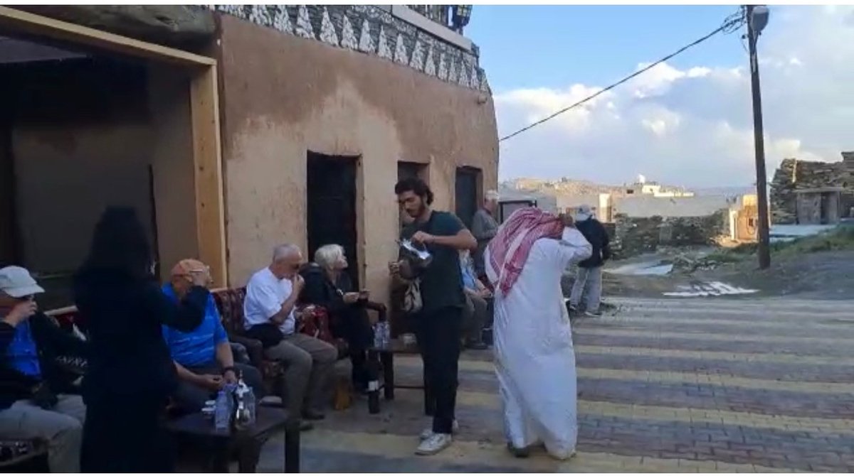 صور  |  الاربعاء  18-مارس -2023م

جانب من  توافد الزيارات اليومية للسائحين من الخارج لقلعة الجد #بخروش_بن_علاس بقرية الحسن بزهران