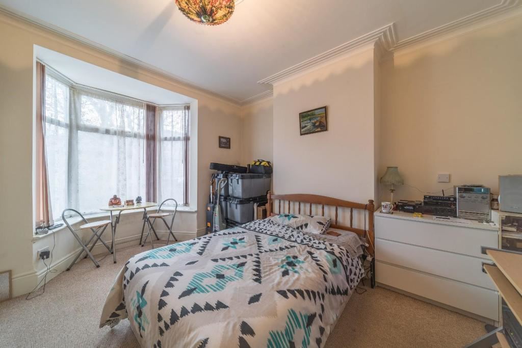 Abode_Lettings's tweet photo. We are proud to present this house of multiple occupancy for sale, with newly painted communal areas‼️🏡
https://t.co/rhhrjnioQy https://t.co/YMcYLFuxa8