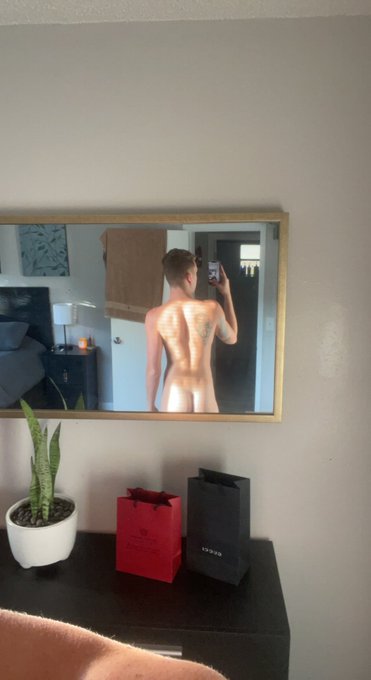 RT if you like my booty 🌞 https://t.co/InADtakOho