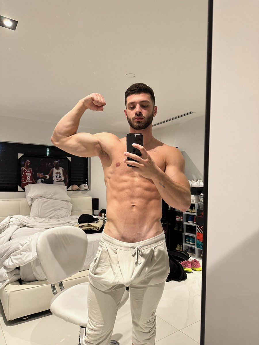 yvemorel's tweet photo. Bottoms retweet😈 #fitness
https://t.co/doFuWGB5EK https://t.co/efQwcxqVrs