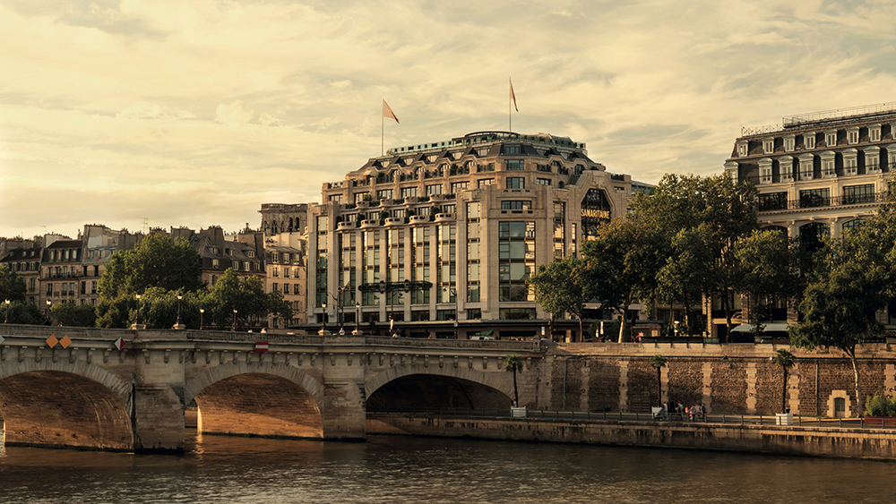ParisArtDeVivre's tweet photo. [ #LuxuryTravel in #Paris ] ✨ ✨ ✨ ✨ ✨ 
What It’s Like to Stay at the #ChevalBlanc, @LVMH’s Jewel-Box Hotel in the 💛 Heart of Paris.
The city that epitomizes #chicness meets its match. 
https://t.co/QhB8IlSux9 @RobbReport #luxuryhotel #luxurylifestyle #luxuryliving https://t.co/09HD6NFVez