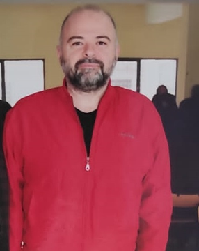 masumlaravuslat's tweet photo. 7 yıldır cezaevinde olan KHK'lı felsefe öğretmeni Ömer Faruk Değerli, Eylül 2022'de denetimli serbestlik hakkı kazandığı halde tahliye edilmiyor. Değerli’nin tutukluluk süresi, üçüncü kez 3 ay daha uzatıldı. @MBekaroglu 
 
DenetimliHakkı Uygulanmıyor https://t.co/WfqEBaVWdi