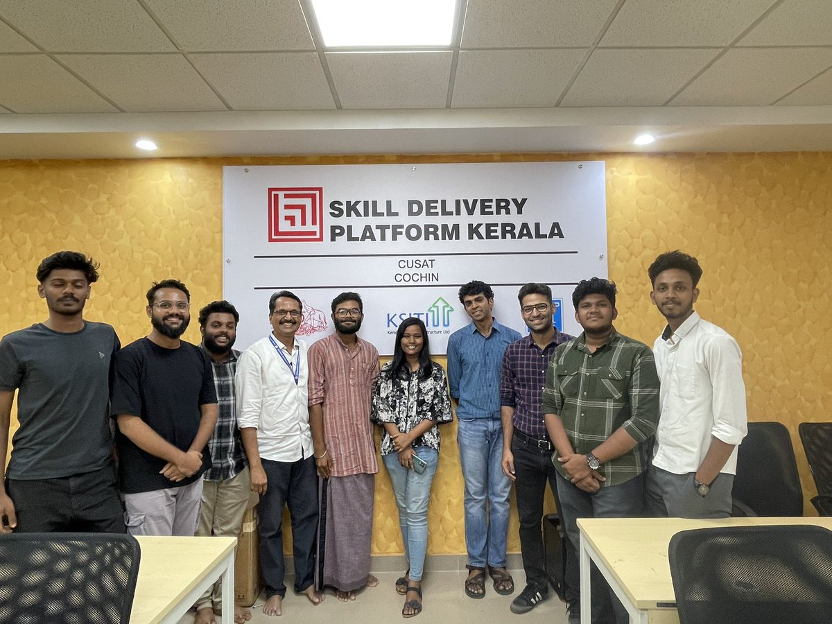 SunPedal_Ride's tweet image. Day 3. Reached Kochi with zero tailpipe emissions on the @Mahindra_XUV400 and shared some learnings with students at CUSAT. #ElectrifyingTheFuture #driEVtoeducate

Thank you @ibisindia for enabling EV charging at ibis Kochi City Centre

@CollegeDekho @AmaraRaja_Group @ExicomS