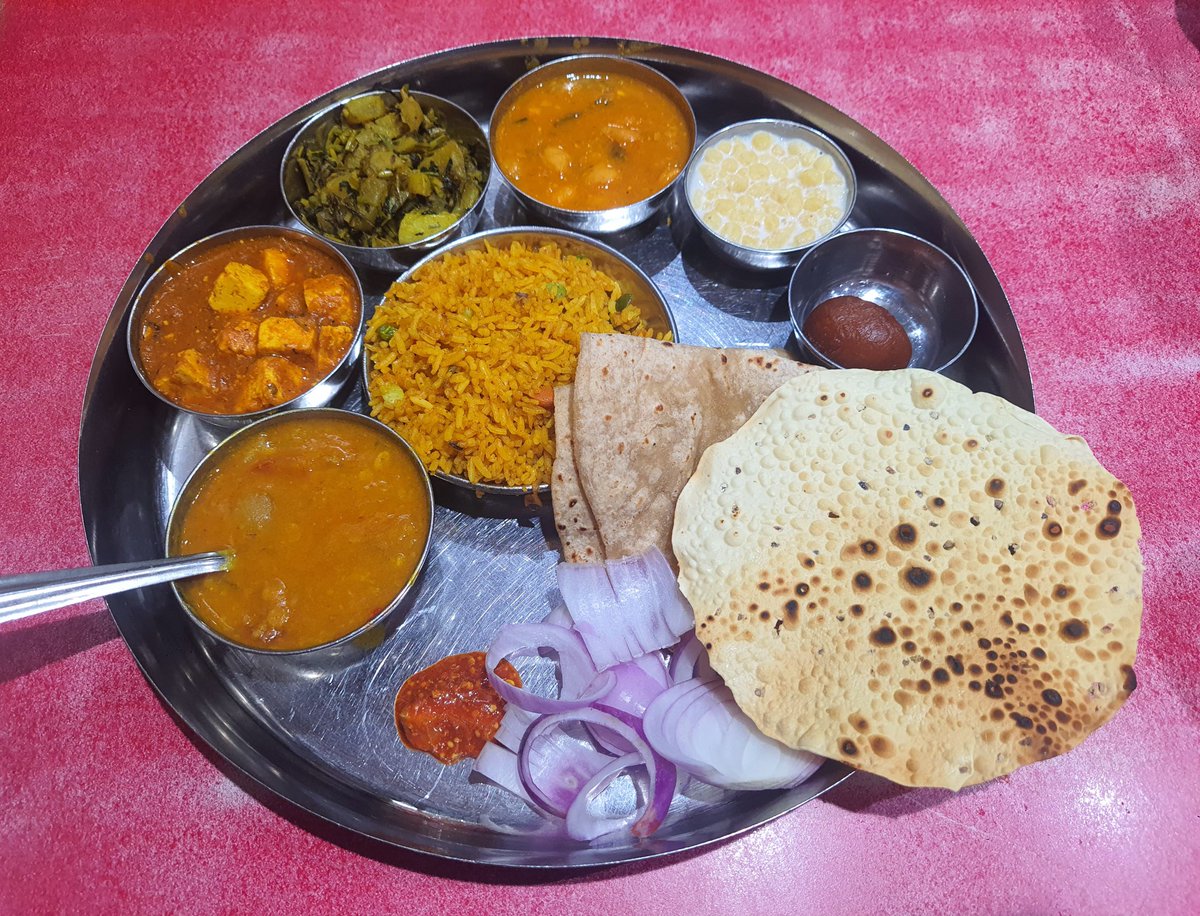 vipul2777's tweet photo. Good food can make me travel anywhere.. 🫣
#gurusind
#fortarea
#Mumbai
#mumbaifoodie https://t.co/sS2gjuVmJq