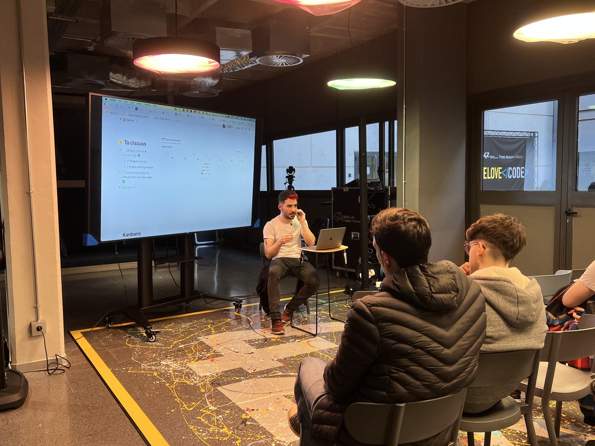 42BarcelonaFTef's tweet photo. 💥 ¿Meet Up de @CodelyTV en #42BarcelonaFTef? ¡Así es! 👏
🚀 Hoy ha venido al campus @JavierCane, cofounder de #CodelyTV, para dar una charla 🗣 sobre el uso y optimitización ✅ dentro del contexto tecnológico de herramientas como son @NotionHQ y @SlackHQ 🖥 https://t.co/qZI2iz8wBO