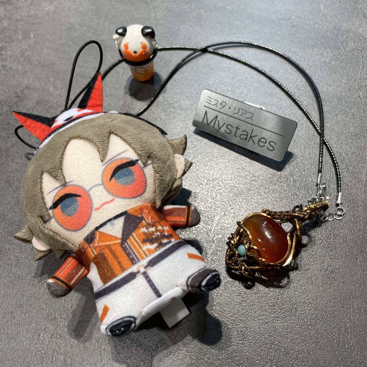 整點過後朋友就拿出來給我🧡
得到Mystakes 名牌也太好笑～