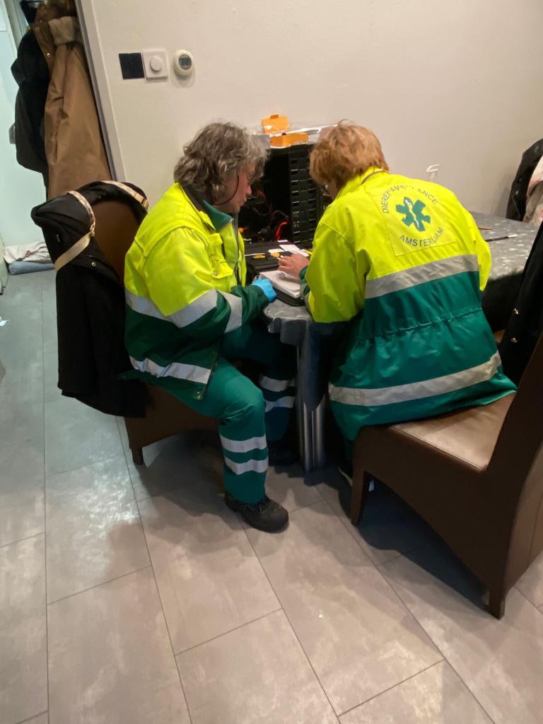 Dierenambulance Amsterdam tweet media