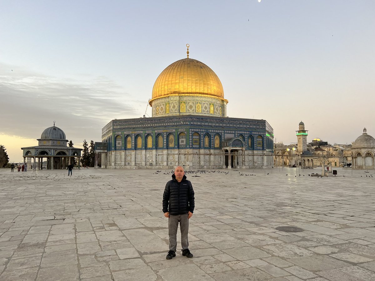 Mustafaksgmk's tweet photo. “Kulu Muhammed'i, geceleyin Mescid-i Haram'dan,  kendisine bazı âyetlerimizi göstermek için, ‘etrafını mübarek kıldığımız’ Mescid-i Aksâ'ya götüren Allah, her türlü noksan sıfatlardan münezzehtir.” Kur’an-ı Kerim, İsra Süresi, 1. Ayet. Mescid-i Aksa, Kudüs https://t.co/RZv5ee2uea