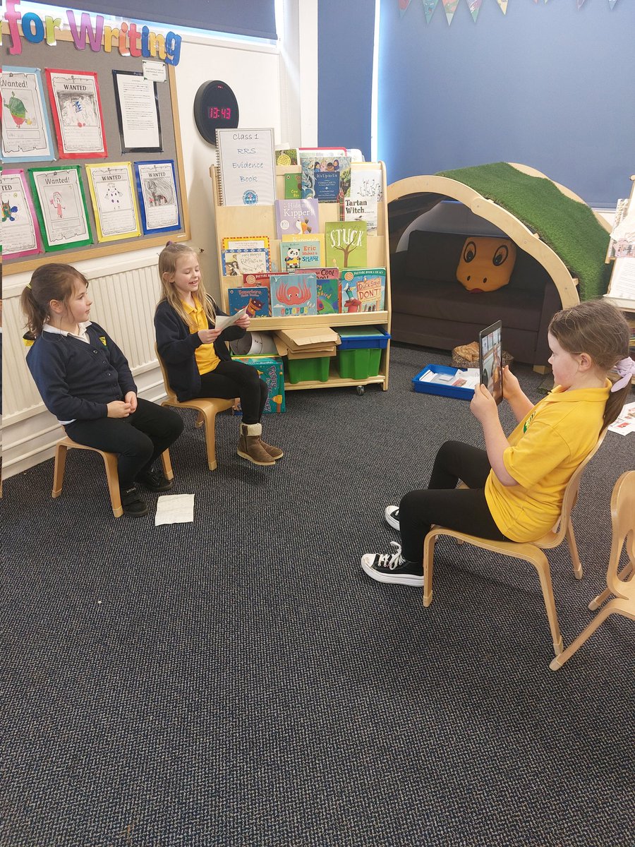 minishant_ps's tweet image. During Wellbeing Time, we had our pop stars return to perfom their song, a producer to record the performance, and two chefs busy in the kitchen cooking up a Roman feast! @ScienceWeekUK #STEMWeek2023