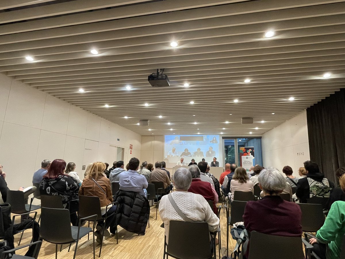 lourdesg2a's tweet photo. Comença malament el Consell de barri Clot-Camp de l’Arpa….decau el primer punt “Pla de Patrimoni” i la MPGM q l’acompanya per manca de preparació de la documentació !!! #Inaudit q ningú pugui explicar en quin punt es troba!
Veïnat demana que sigui una prioritat aquest Pla! https://t.co/vJT3x1Hsk6