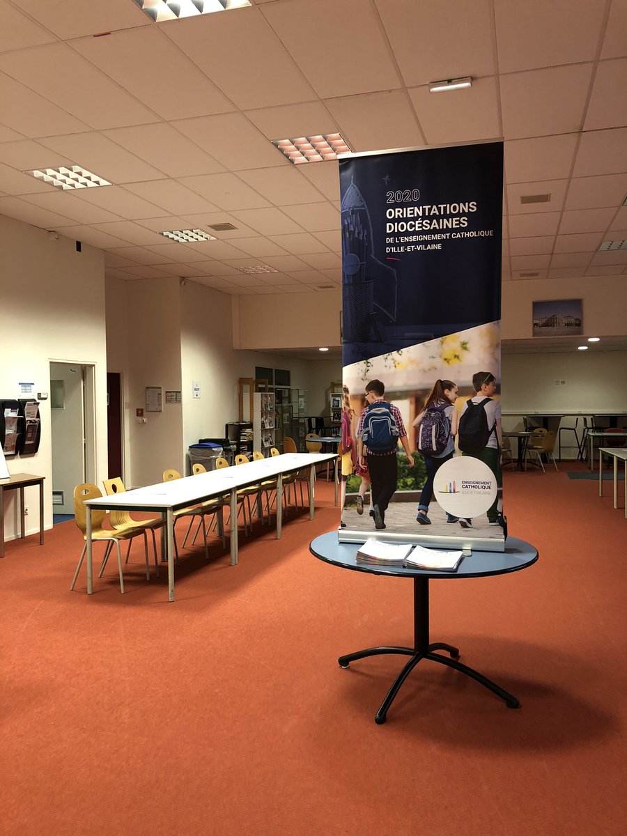 AnneAuffretL's tweet photo. Le salon ExploraSup est prêt à vous accueillir demain. Bienvenue à toutes les classes de Première Bac Pro d’Ille-et-Vilaine de l’Enseignement catholique qui vont découvrir les formations supérieures proposées dans le réseau.#renasup #ec35 #Renasup35 https://t.co/Ffv5gEASwH