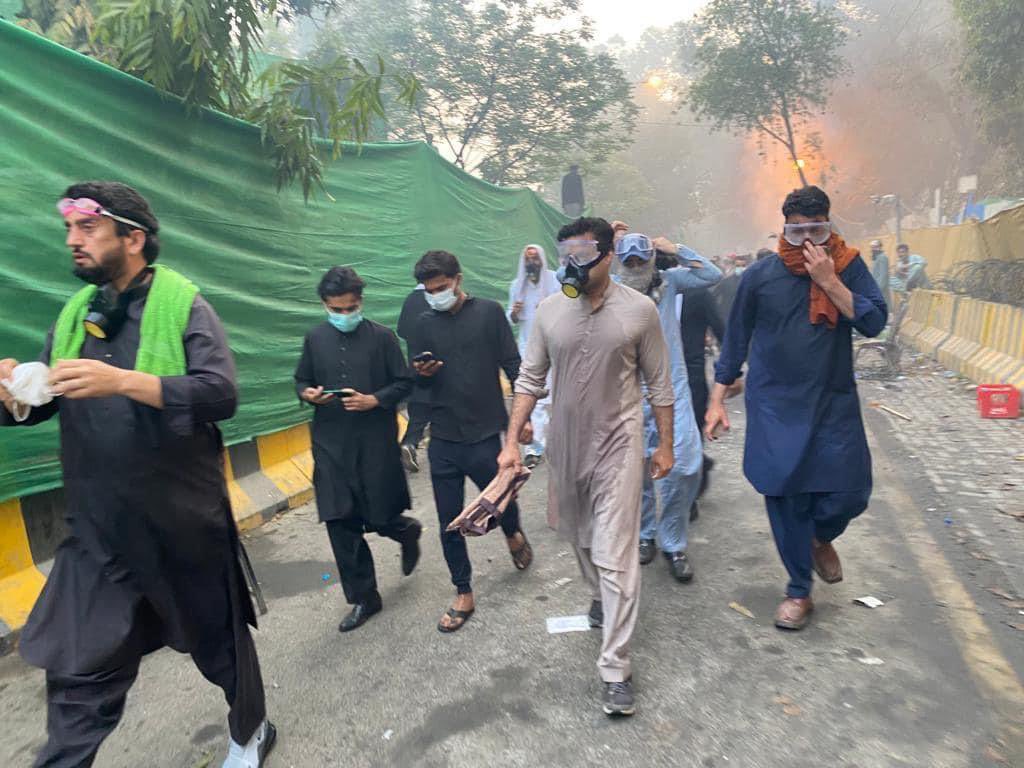 ShehryarAfridi1's tweet photo. History will tell that we stood against another misadventure of imported govt. Imported govt has failed on all fronts, from economic to diplomatic. Now they wanted a misadventure for their pol survival. Time will prove how ordinary Pakistanis stood for sanity. #Zaman_Park_Lahore https://t.co/Mkbs5iad5g
