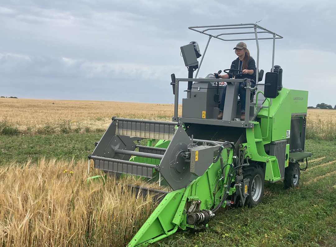 agwestbio's tweet photo. @agbiousask grad student Alex Waldner is studying the effectiveness of using companion crops to help establish saline-tolerant forages in saline soils🌾 Learn more in the latest Bio-Bulletin: https://t.co/KhoGs1V7D7
#biobulletin #Saskag #research #cropscience #soilscience https://t.co/zbL4BBABeq
