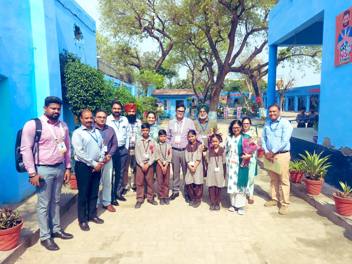 sanjayjavin's tweet photo. on the sidelines of G20 meet-visited govt. elementary smart school,maqboolpura,amritsar this afternoon along with jaspreet talwar,principal secretary,education,punjab and archana sharma,js @EduMinOfIndia .tasted mid day meal comprising of roti and aloo-chana.#happyexperience https://t.co/fXdvQqWZz2