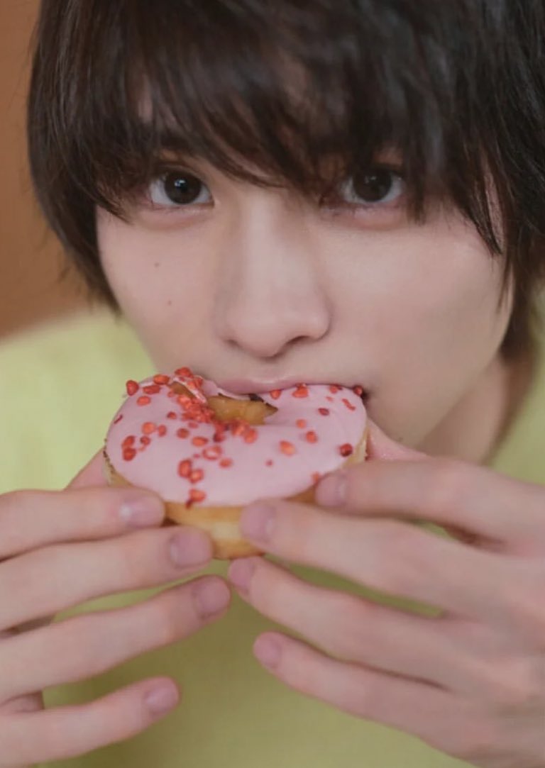 sleepyb0y's tweet photo. want some? LOL Jk you donut get any. https://t.co/rFdfU2MXI2